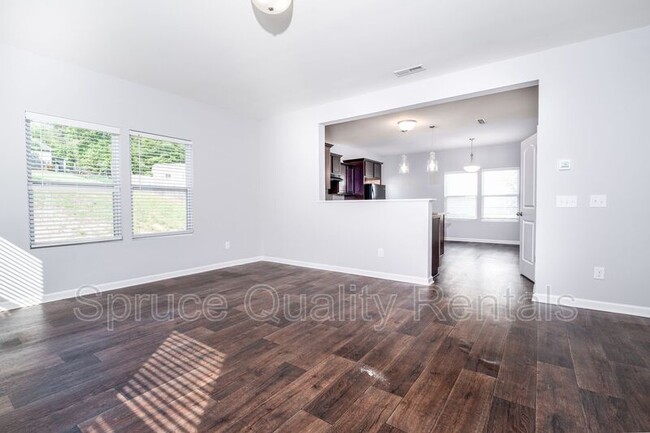 Building Photo - 411 Quick Silver Dr