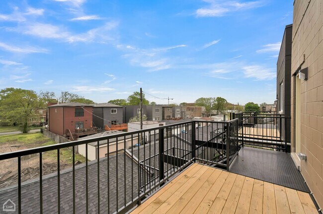 Building Photo - 4611 S St Lawrence Ave