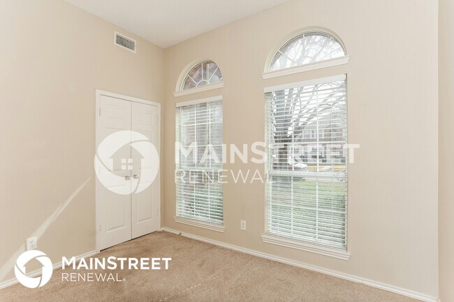 Building Photo - 719 E Grubb Dr