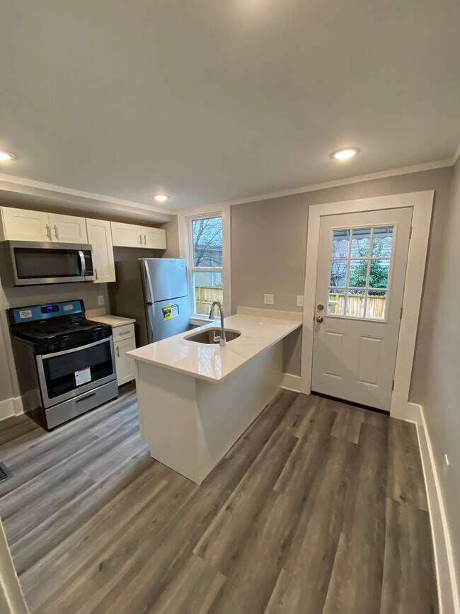 Building Photo - 406 S 3rd Ave