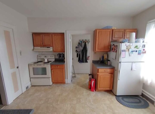 Building Photo - 2137 S Taylor Dr