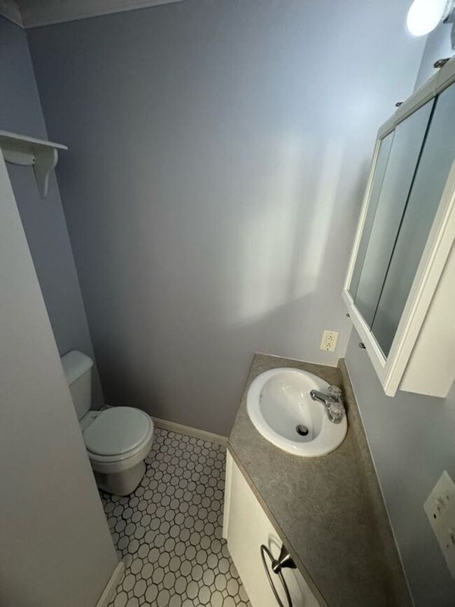 Building Photo - Beautiful 3 Bedroom Brunswick House