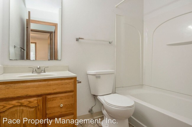 Building Photo - 2 br, 1 bath Apartment - 303 Finkbine Lane