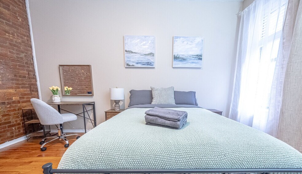 Building Photo - 142 Riverside Dr