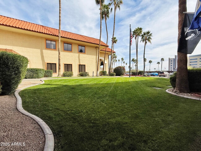 Building Photo - 10330 W Thunderbird Blvd