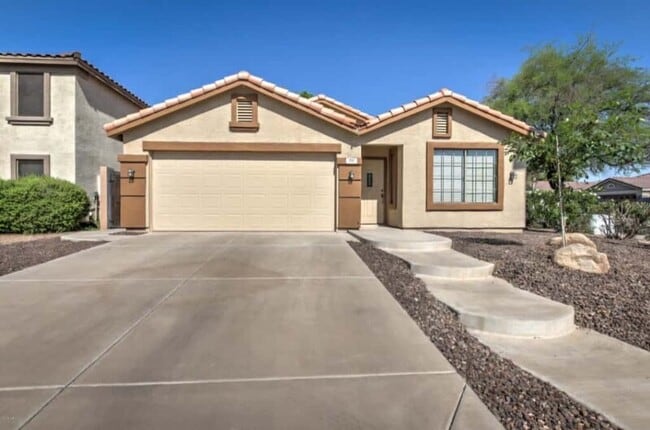 Building Photo - 711 S Roca St