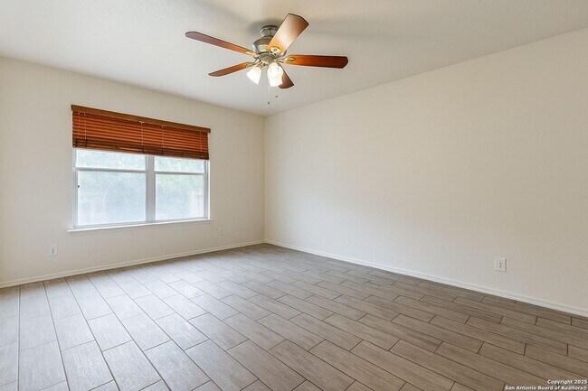 Building Photo - Nice One Story 3 Bedroom 2 Bath Home Backi...