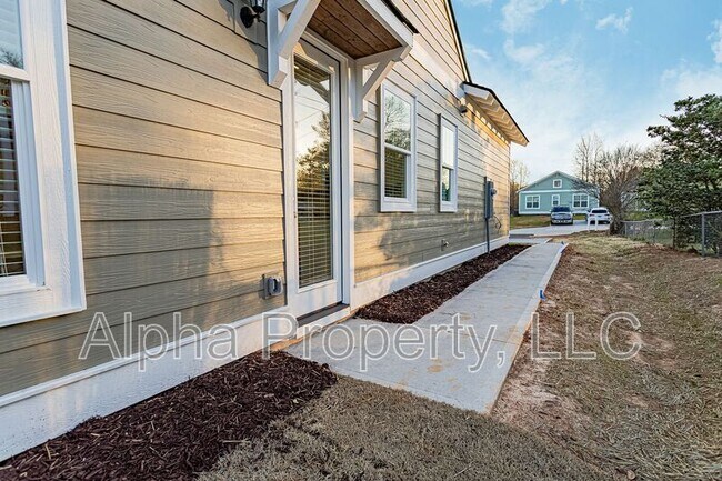 Building Photo - 12 Magnolia Dr