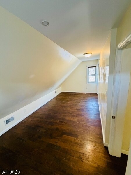 Building Photo - 7 Kling St