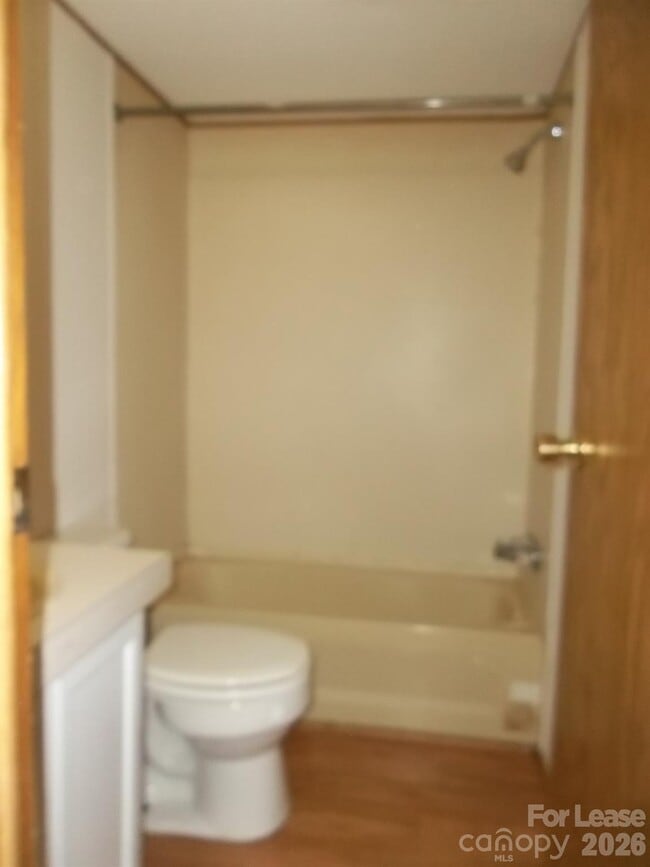 Building Photo - 150 Thornwood Ln