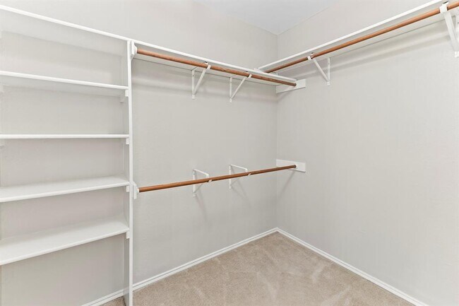 Building Photo - 1807 Iris Ln