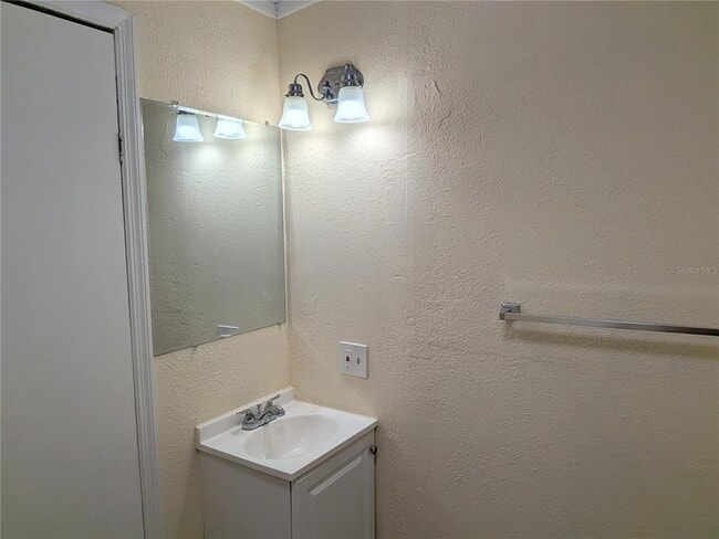 Building Photo - 3030 Beaver Creek Dr