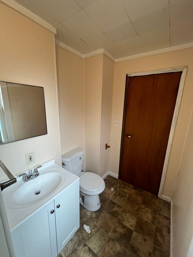Building Photo - Section 8 Accepted, Charming 2BR 1 BA Home...