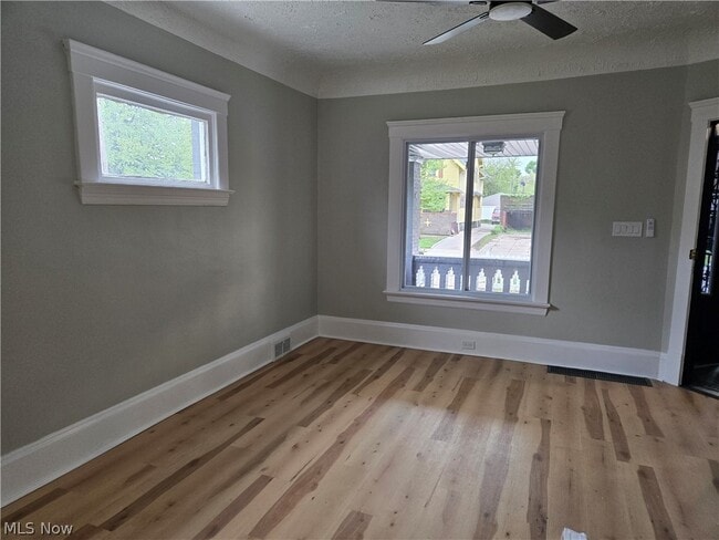Building Photo - 9807 Parkgate Ave