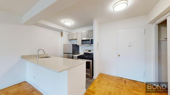 Building Photo - 1 bedroom in NEWYORK NY 10014