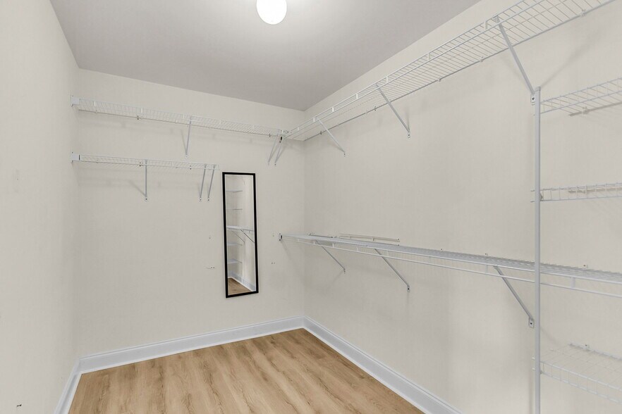 Building Photo - 229 Larissa Dr