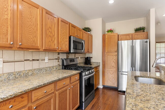 Building Photo - 9 Crest Ct