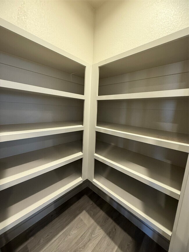 Building Photo - 12810 Harlesden Ln