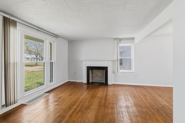 Building Photo - Charming 3BR Home in Warrensville Heights | Fresh Interior + New Roof | CMHA Welcome