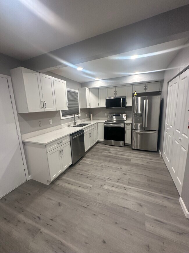 Building Photo - 1410 Juneau St