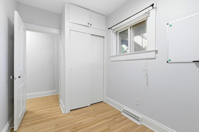 Building Photo - 19 E Mithoff St
