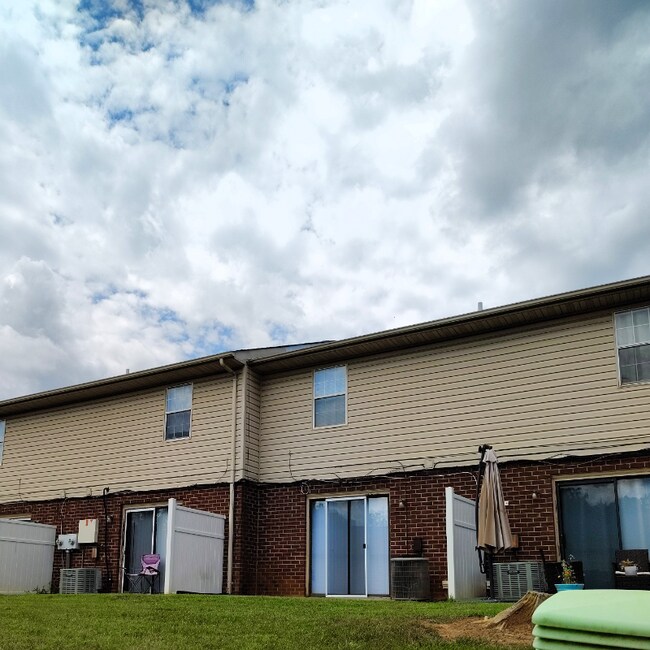Building Photo - 16 Duiguid Dr