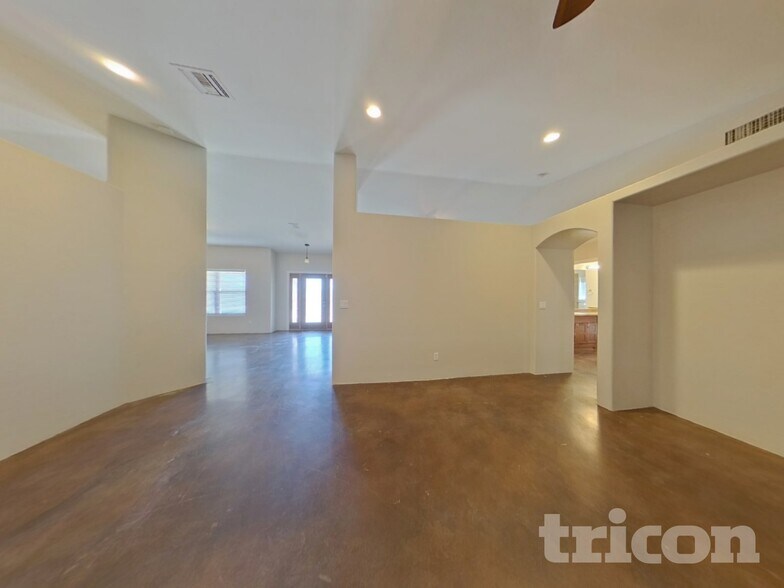 Building Photo - 12626 N 20th St