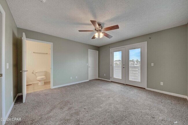 Building Photo - 6440 Summer Oak Dr