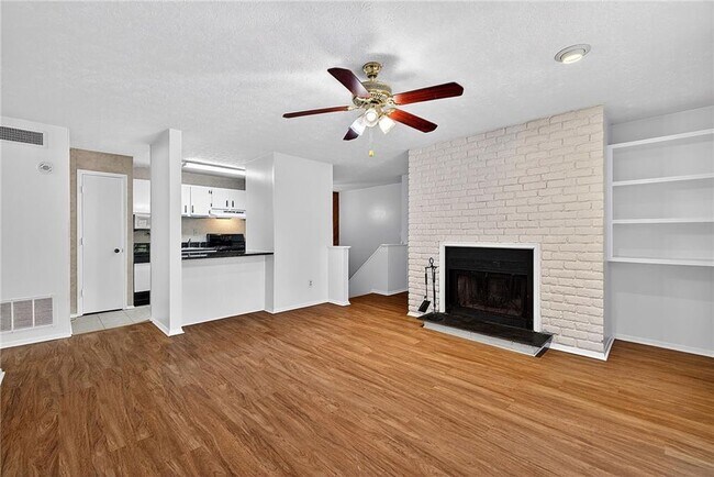 Building Photo - 903 Cumberland Ct SE