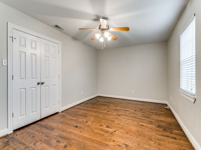 Building Photo - 4739 Bradford Dr