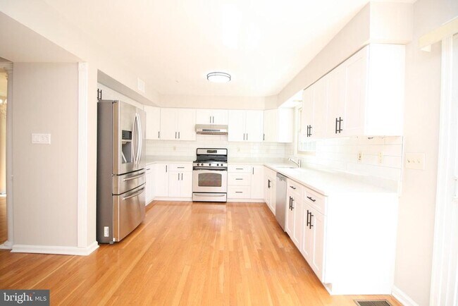 Building Photo - 10137 Treble Ct