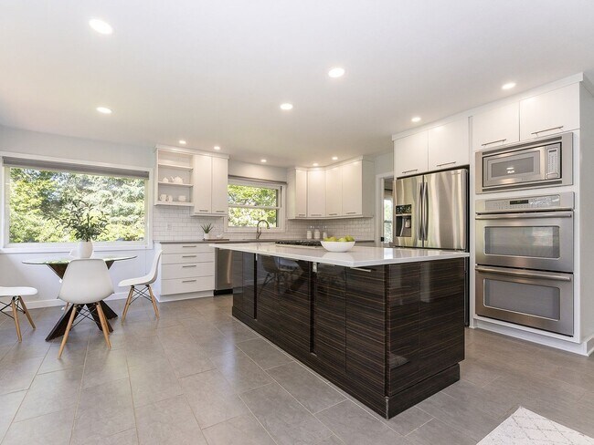 Building Photo - 4 BD remodeled Sylvan Heights home!