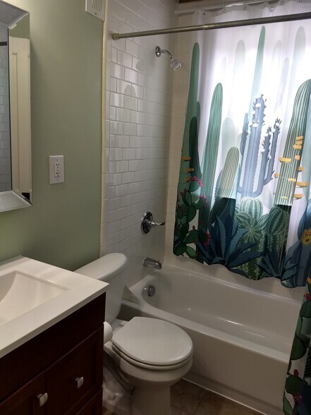 BATHROOM - 2306 Moerlein Ave