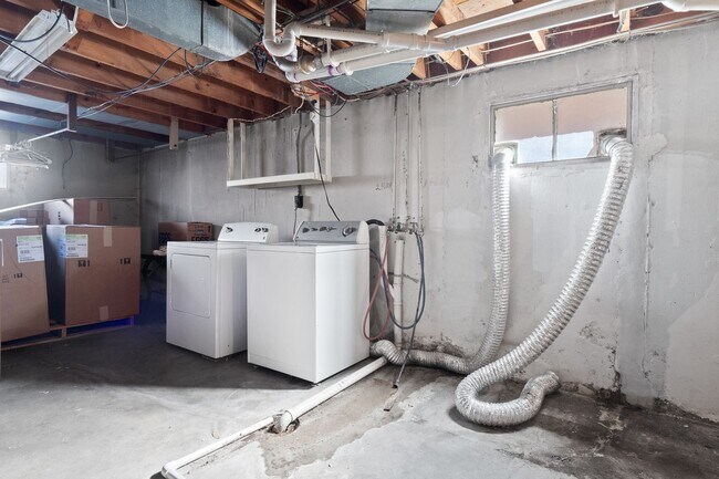 Building Photo - 7112-7114 Jamieson Ave