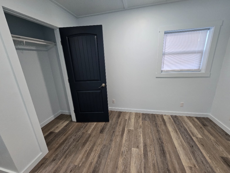 Building Photo - 1130 E 2nd St