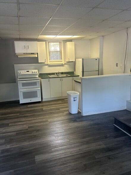 Building Photo - 2621 Old South Dr