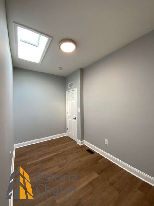 Building Photo - End Unit 3 Bedroom + Den with Backyard and Semi Finished Basement