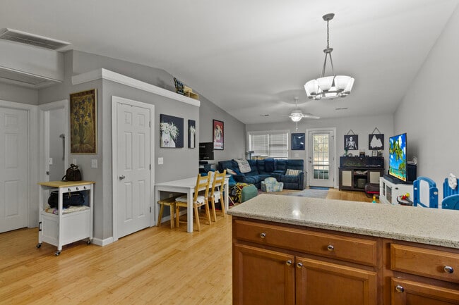 Building Photo - 1710 Charles St