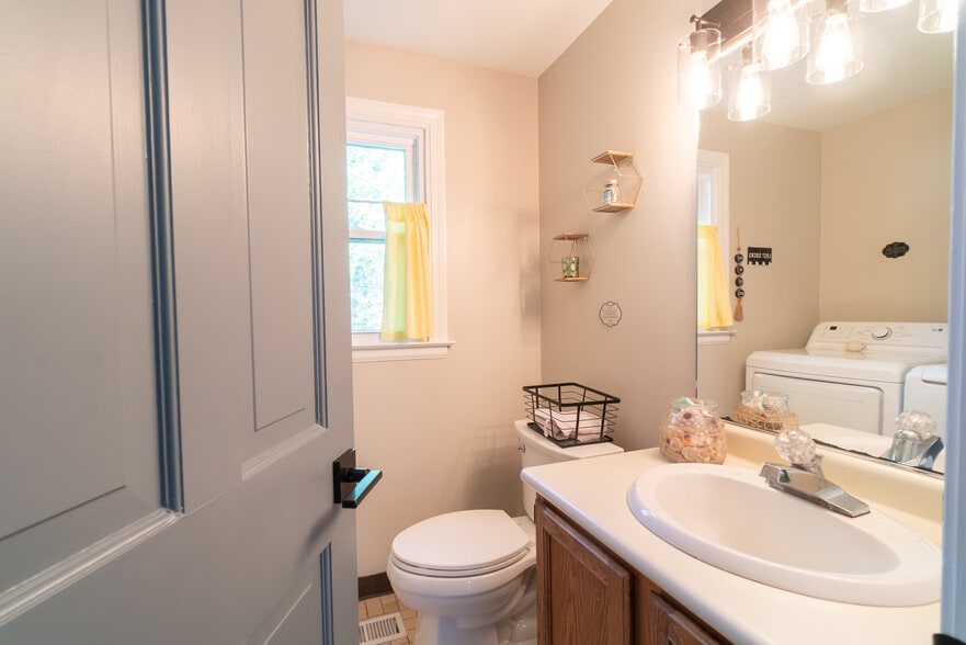 Half Bath w/Laundry - 2778 Albany Ave