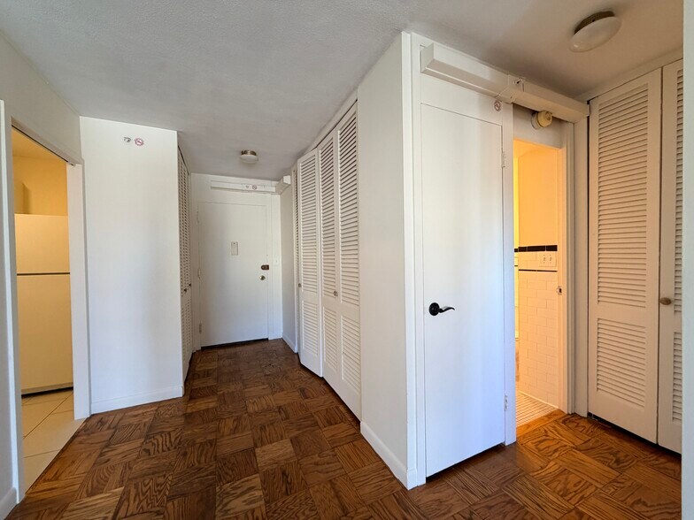 Building Photo - 57 Monmouth St