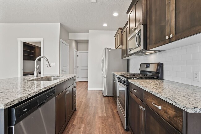 Building Photo - Beautiful 3bd/2.5ba Home w/Office Space & Bonus Loft