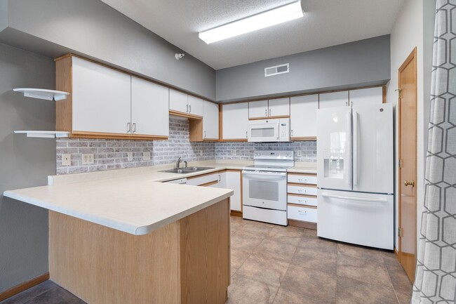Building Photo - $1,150 | 2 Bedroom, 1 Bathroom Condo | Pet...