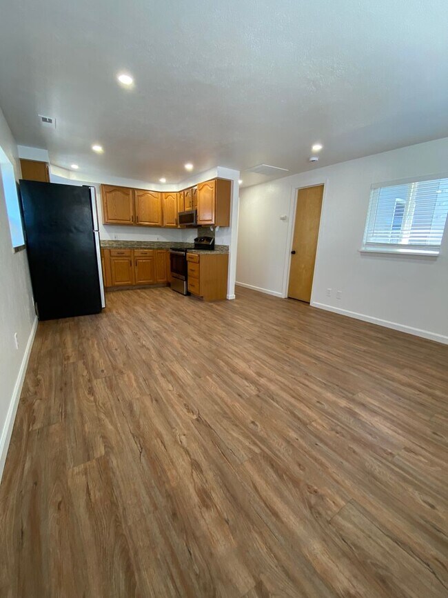 Building Photo - 1 Bedroom Home next to the Whitewater Park...