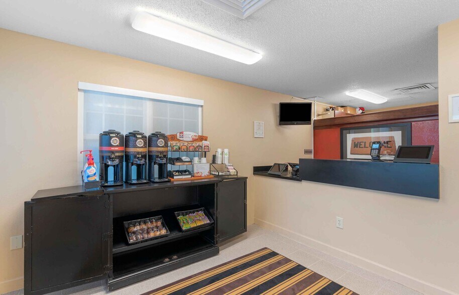 Building Photo - Furnished Studio-Virginia Beach - Independ...