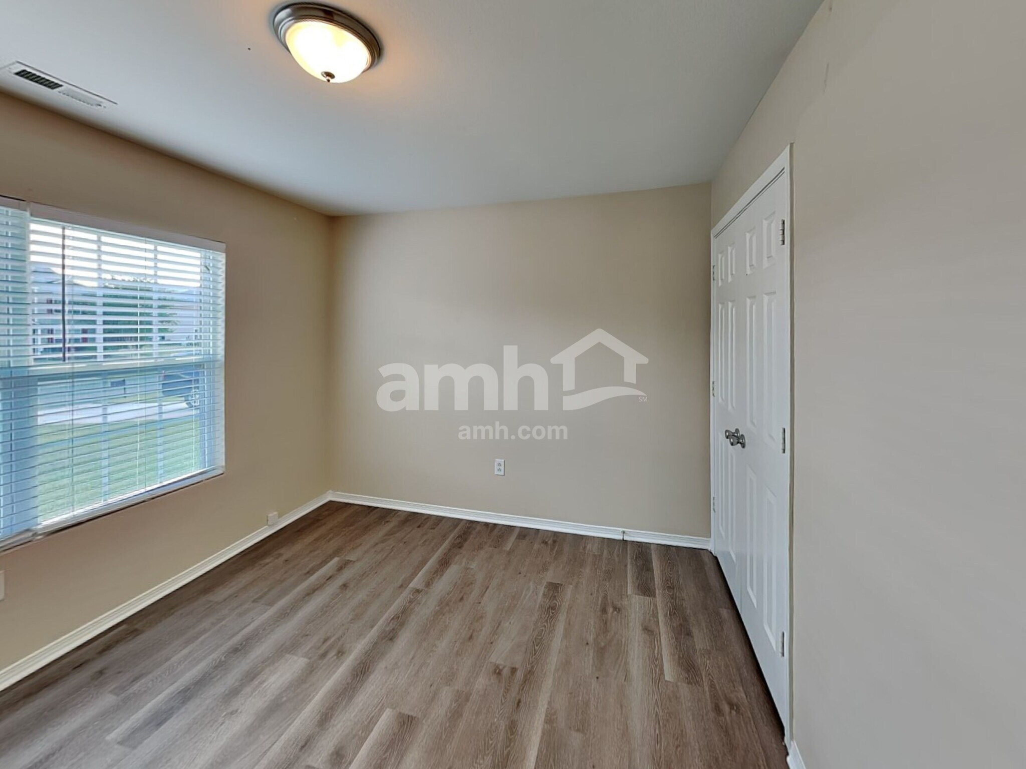 Building Photo - 10916 Thousand Oaks Dr