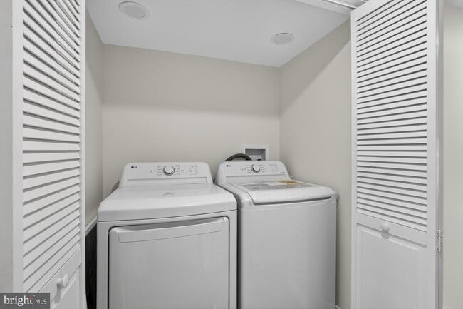 Building Photo - 2447 Turner St