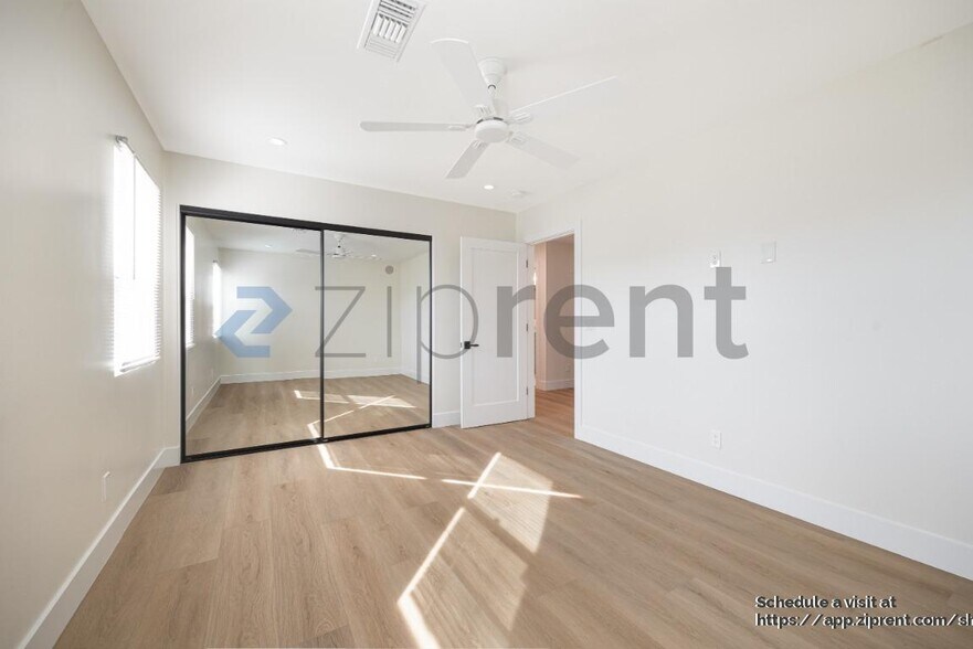 Building Photo - 5002 Plainview Rd