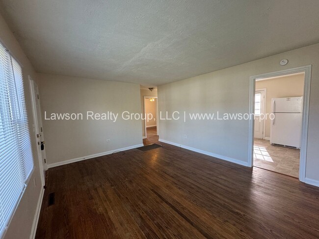 Building Photo - Raleigh Court Three Bedroom with Garage