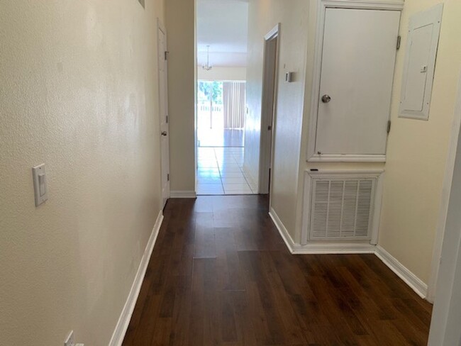 Building Photo - Location, Location, Location! Spacious Tow...
