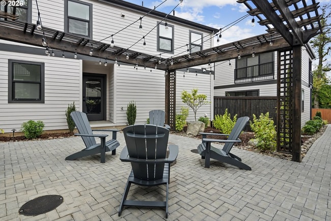 Building Photo - 805 3rd St
